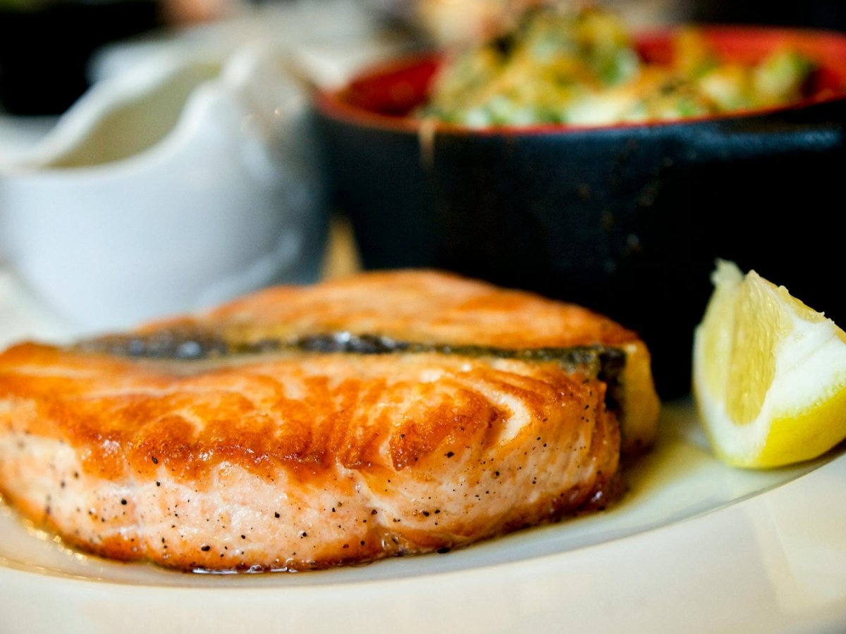Pavé de Saumon aux Herbes et Agrumes « Poisson Gourmet » : Une Recette Simple et Raffinée - Spicyfique